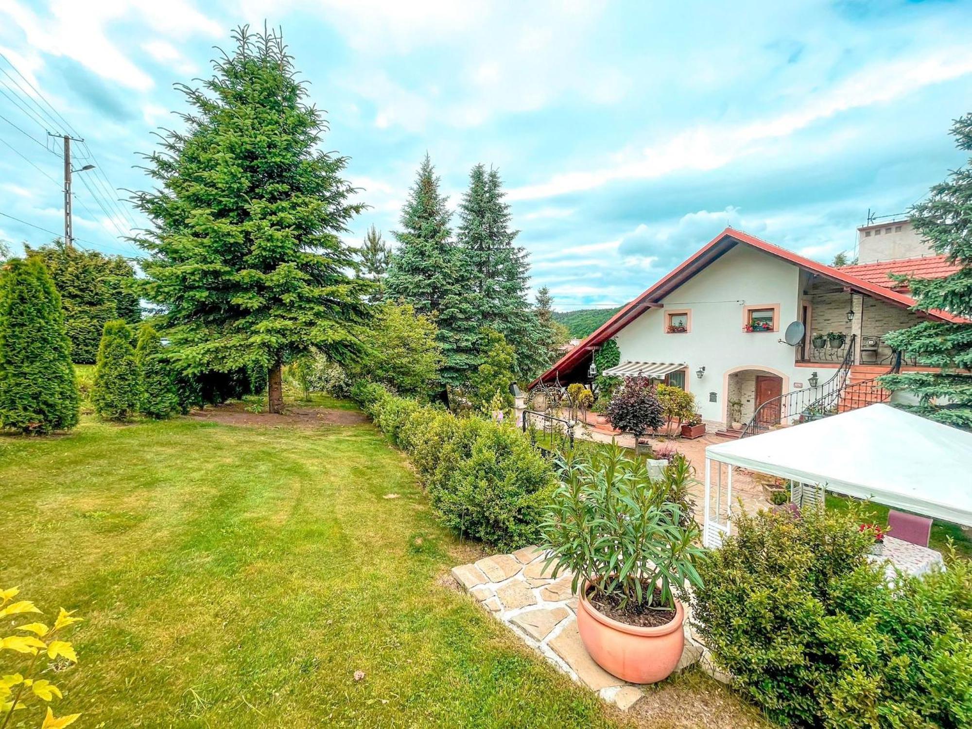Forrest House Jacuzzi & Sauna Landhaus