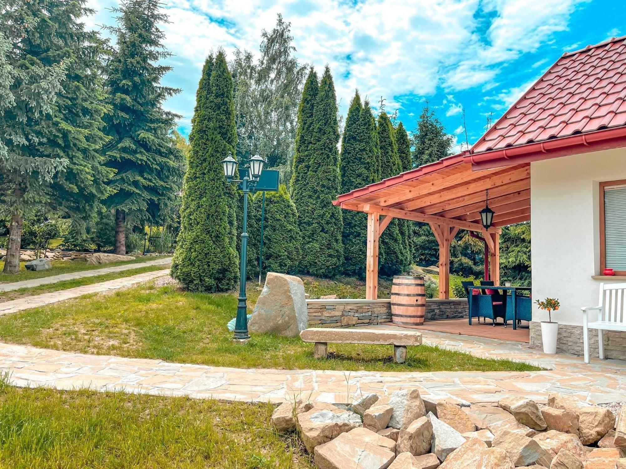 Forrest House Jacuzzi & Sauna Landhaus
